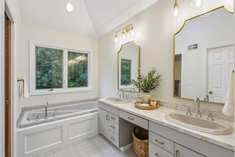 806 Oxford Court Pine Township PA 15044