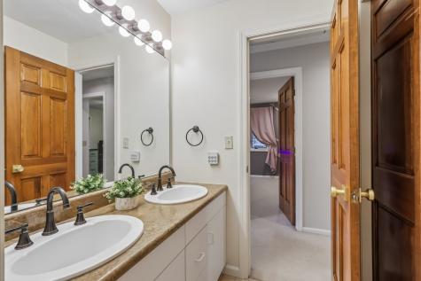 806 Oxford Court Pine Township PA 15044