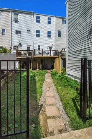 4410 Woolslayer Way Lawrenceville PA 15224