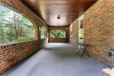 248 Glass Run Road Lincoln Place PA 15207