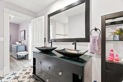 1512 Center Sewickley PA 15143