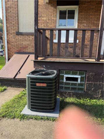 385 2nd Street Pitcairn PA 15140