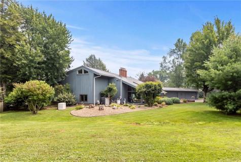 26 Lois Lane E Lackawannock Township PA 16137