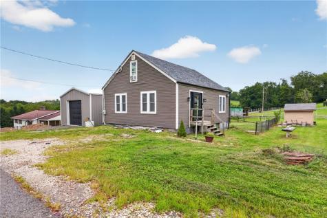 424 Pershing Avenue Houston PA 15342