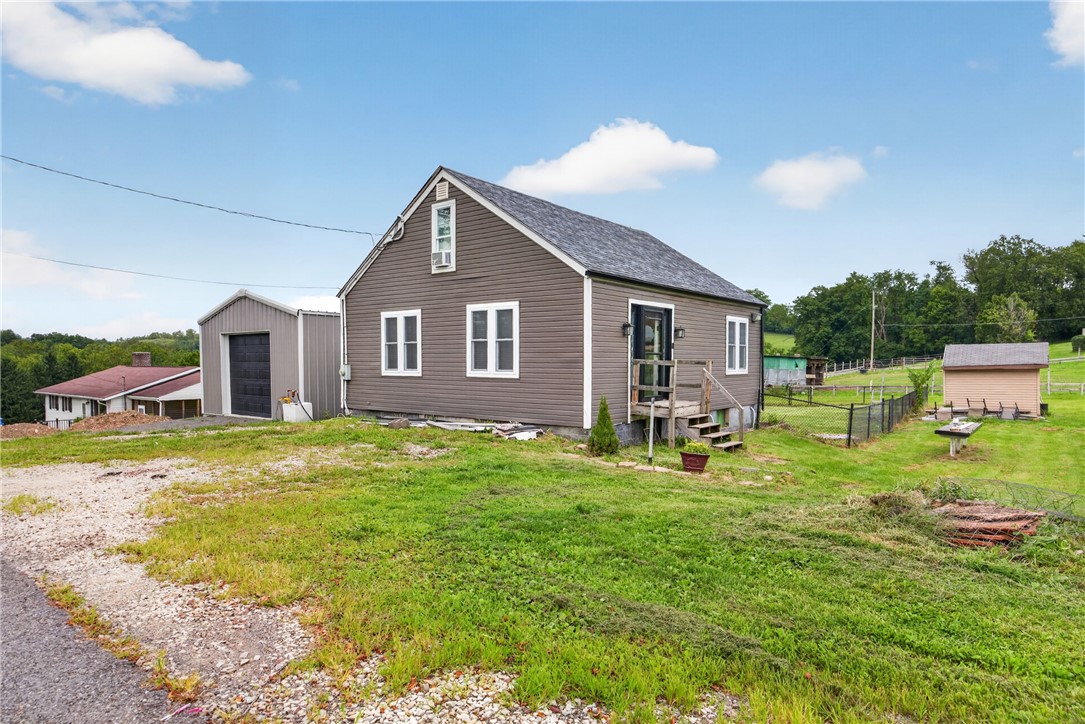 424 Pershing Avenue Houston PA 15342