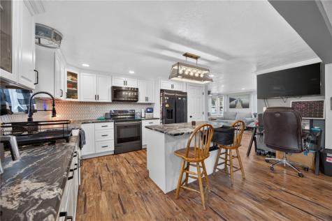 424 Pershing Avenue Houston PA 15342