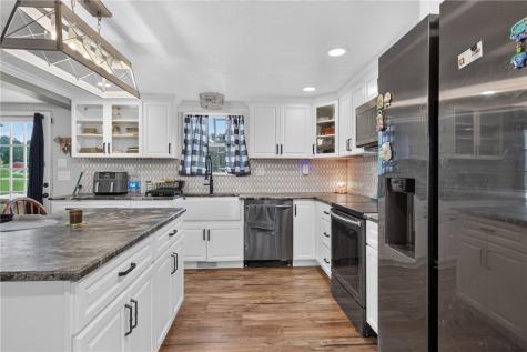 424 Pershing Avenue Houston PA 15342