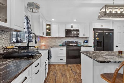 424 Pershing Avenue Houston PA 15342