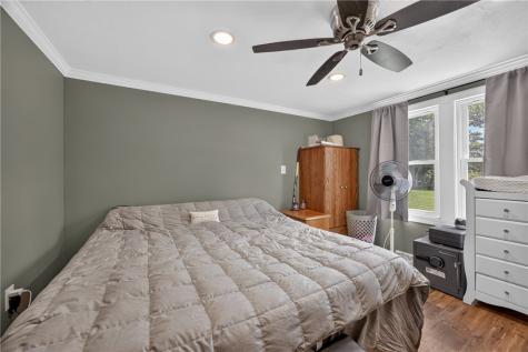 424 Pershing Avenue Houston PA 15342