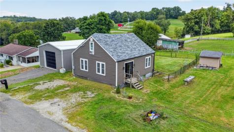 424 Pershing Avenue Houston PA 15342