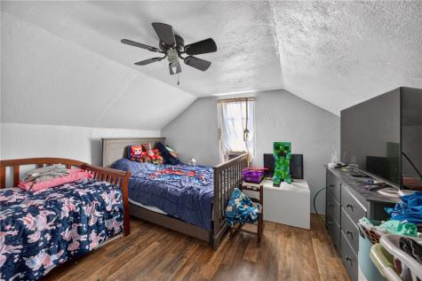 424 Pershing Avenue Houston PA 15342