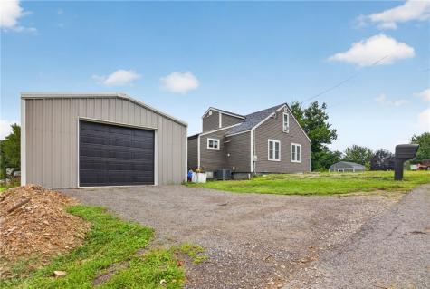 424 Pershing Avenue Houston PA 15342