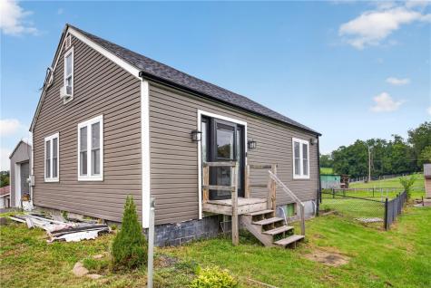 424 Pershing Avenue Houston PA 15342