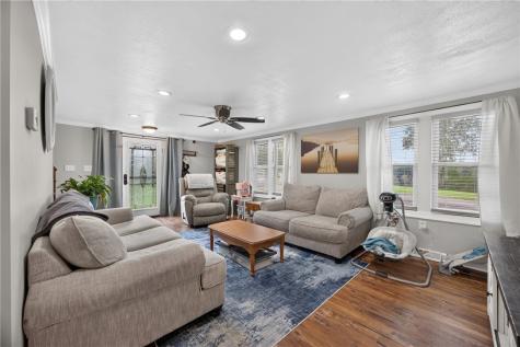 424 Pershing Avenue Houston PA 15342