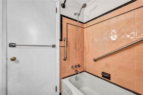 1512 Worcester Mt Lebanon PA 15243