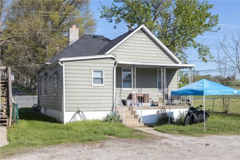 520 W Pike Street Meadowlands PA 15347