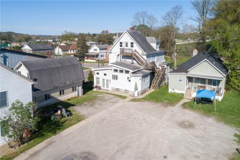 520 W Pike Street Meadowlands PA 15347