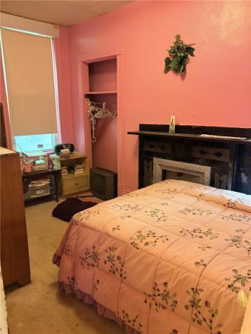 7031 Chaucer Street Homewood Brushton PA 15208