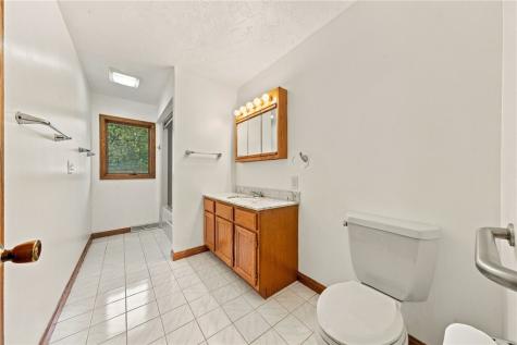 909 Clayton Drive Hempfield Township PA 15601