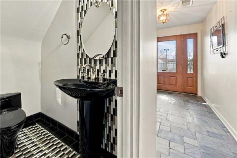 2473 Hampton Avenue Hampton PA 15101
