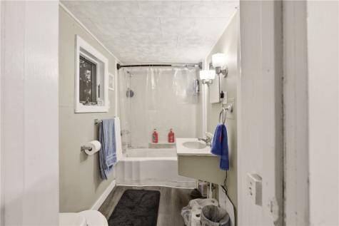 214 W Vine Street Mt Pleasant Boro PA 15666