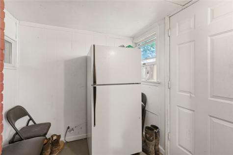 214 W Vine Street Mt Pleasant Boro PA 15666