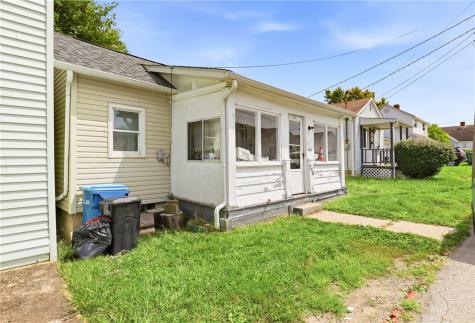 214 W Vine Street Mt Pleasant Boro PA 15666