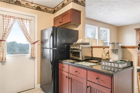7326 Green Meadow Drive Imperial PA 15126