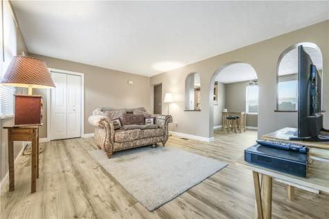7326 Green Meadow Drive Imperial PA 15126