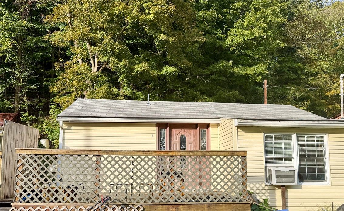 18 E Willow Lane Springhill Township PA 15451