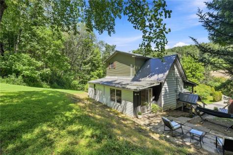 904 Old State Road Kiskiminetas Township PA 15613