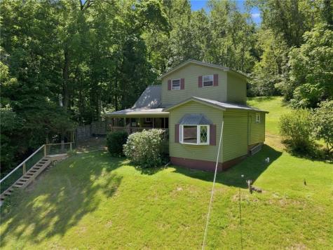 904 Old State Road Kiskiminetas Township PA 15613