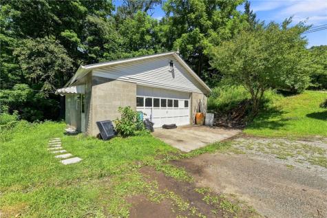 904 Old State Road Kiskiminetas Township PA 15613