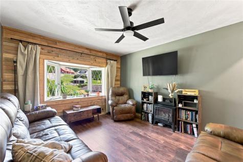 904 Old State Road Kiskiminetas Township PA 15613