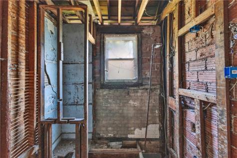 1602 Montier Street Wilkinsburg PA 15221