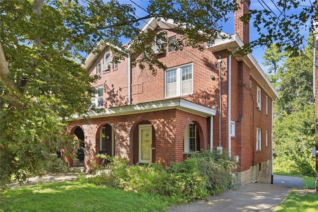 7137 Thomas Boulevard Point Breeze PA 15208