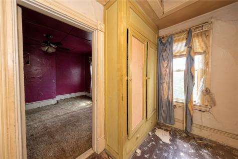 2627 Ellis Street Perry Hilltop PA 15214