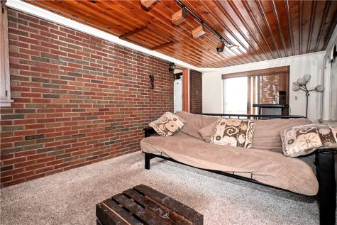 319 High Street Elizabeth Township/boro PA 15037