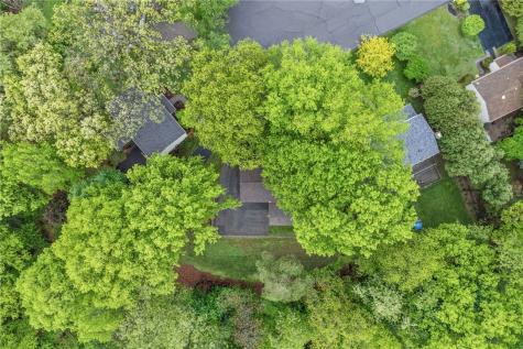 111 William Penn Circle Leet Township PA 15143