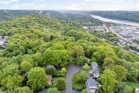 111 William Penn Circle Leet Township PA 15143