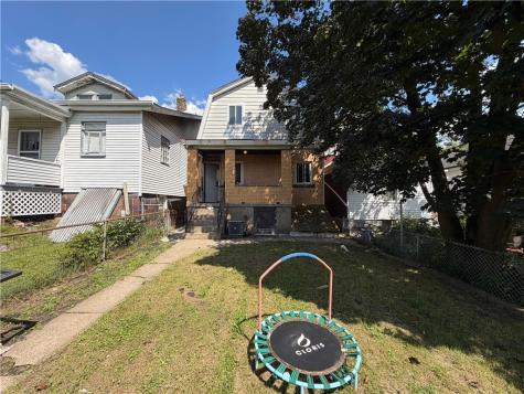 818 Lamont Street Stowe Township PA 15136