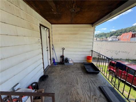 818 Lamont Street Stowe Township PA 15136