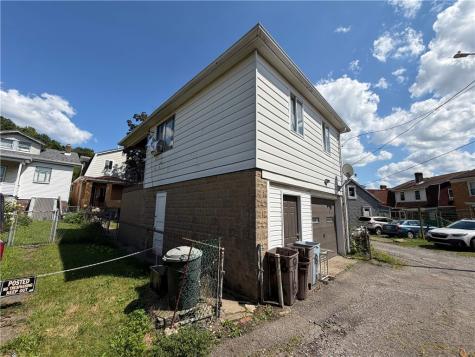 818 Lamont Street Stowe Township PA 15136