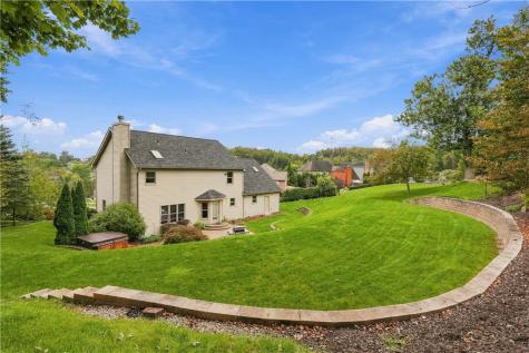 721 Stonebridge Drive North Huntingdon PA 15642