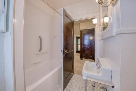 105 W Garden Road Brentwood PA 15227