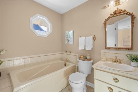 107 William Street Cecil PA 15057