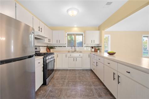 107 William Street Cecil PA 15057