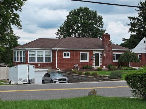 104 Murrysville Road Level Green PA 15085