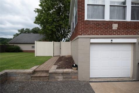 104 Murrysville Road Level Green PA 15085
