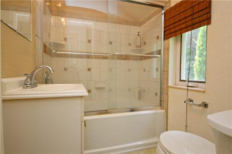 1056 Lindberg Avenue Lincoln Place PA 15120